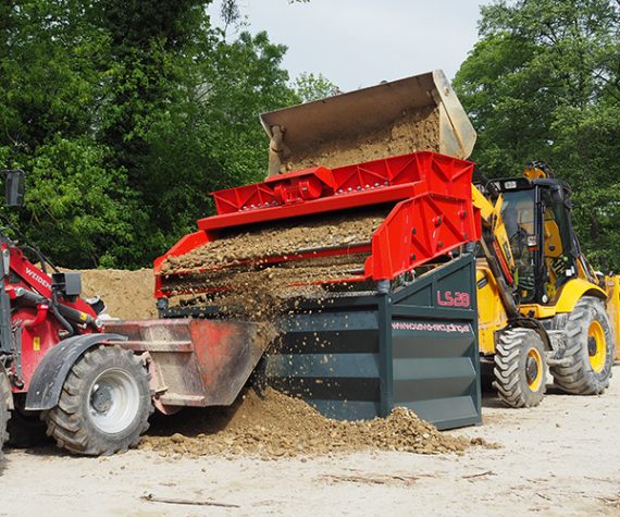 Separate stones and soil with the vibrating screen LS28